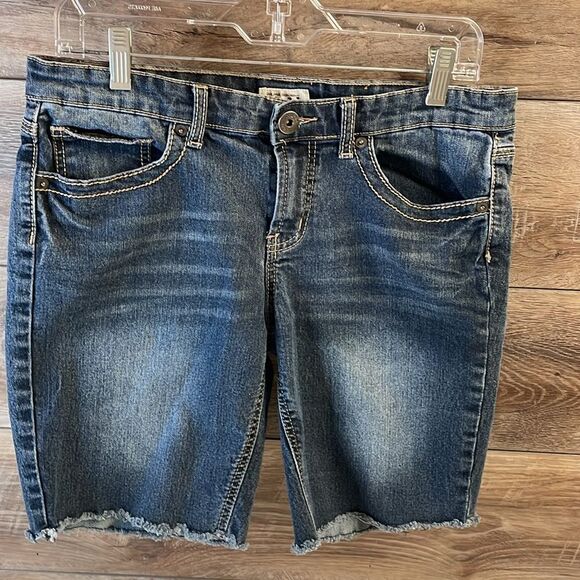 MUDD Ladies Denim Distressed Jean Shorts Raw Hem Low Waist Size 13 Blue - Picture 3 of 7